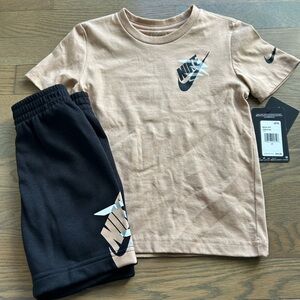 NWT Nike Toddler Set size 4T